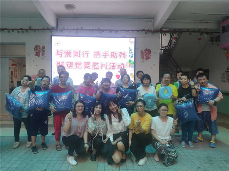 在线捕鱼
向淳爱康园捐赠爱心午餐